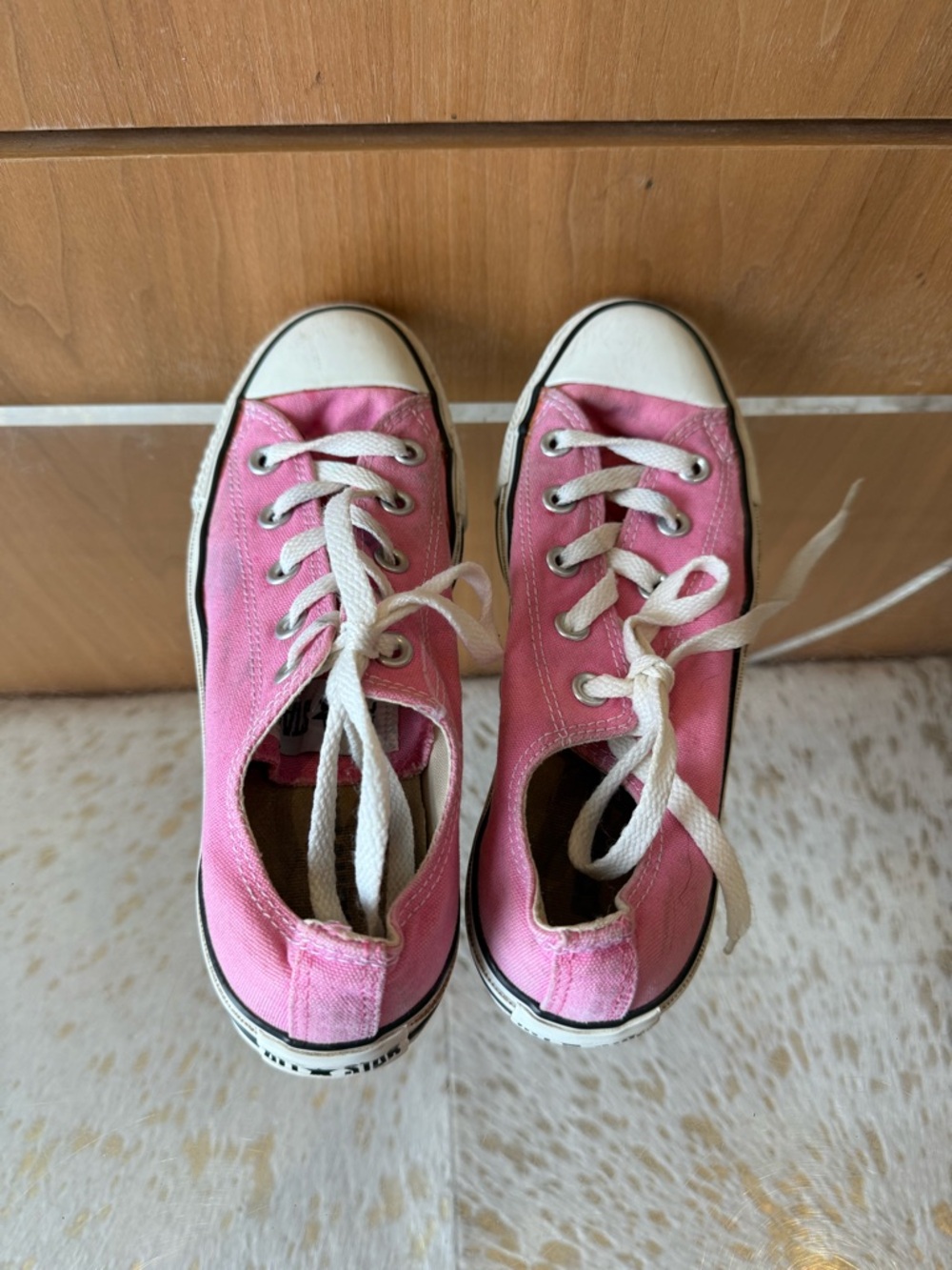 Pre-Loved Pink Low-Top Converse Sneakers for Women, size 4 (6.5 US) - Picture 4 of 9